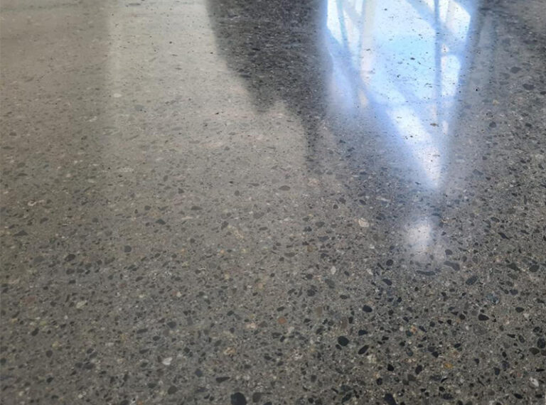 Piso con pulido espejo